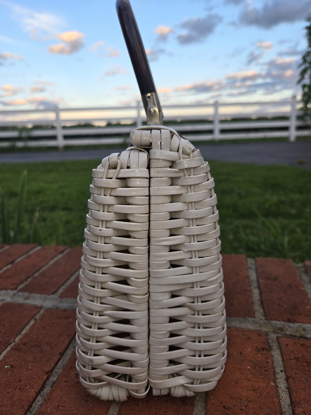 White Wicker Woven Top-Handle Bag with Dark Wood Handle Hand Made Hong Kong - Picture 5 of 11